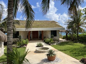 Exterior - Casa Toloc- Tranquil Oceanfront Home -  4 Kings, Amazing Views, Oceanfront Pool! (Isla Mujeres)