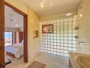 4 slaapkamers, een kluis op de kamer, gratis wifi, beddengoed