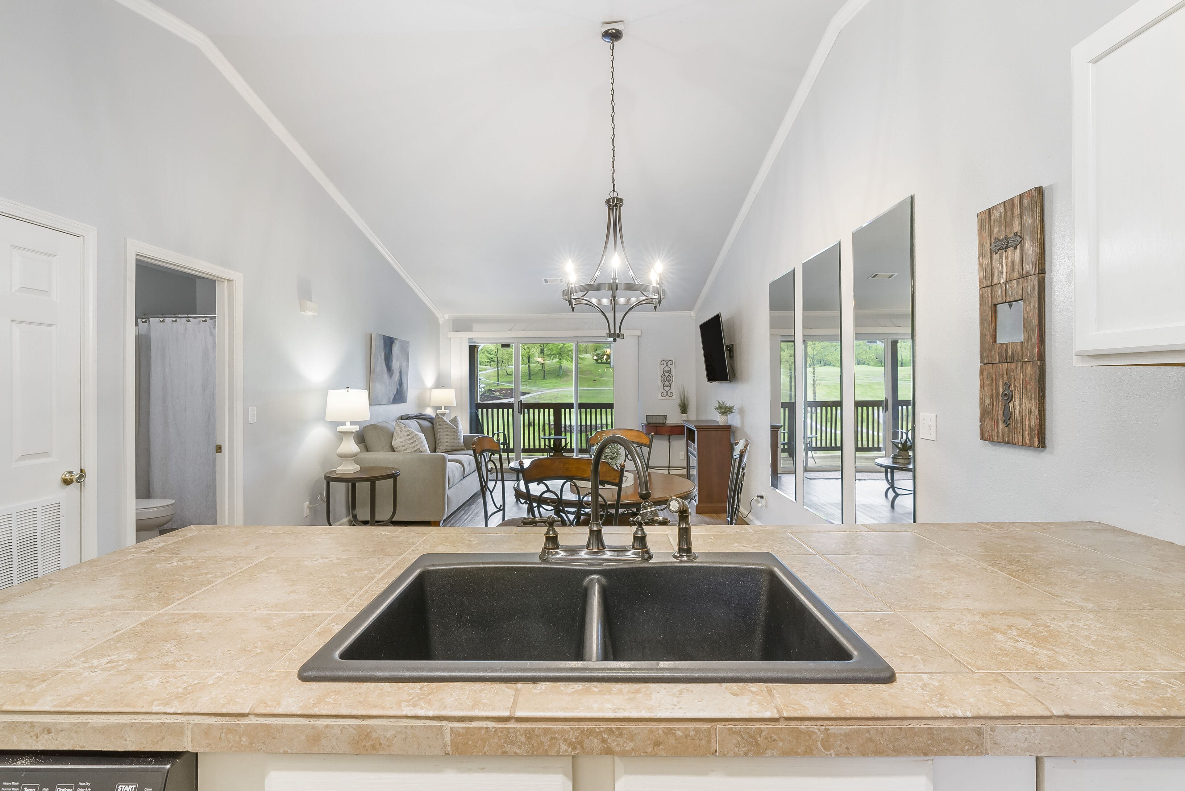 Kondominium, 1 Tempat Tidur Queen dengan tempat tidur Sofa, patio (Fall Creek Bungalow) | Dapur pribadi | Mesin pembuat kopi/teh