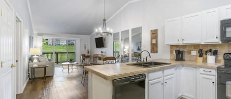 Appart'hôtel, 1 grand lit et 1 canapé-lit, patio (Fall Creek Bungalow) | Cuisine privée | Cafetière/bouilloire