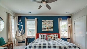 House, Multiple Beds, Kitchen | 2 bedrooms, iron/ironing board, WiFi (free), bed sheets - Chic Escape (Nashville)
