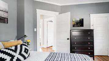 2 多间卧室、旅行婴儿床、免费 WiFi、床单