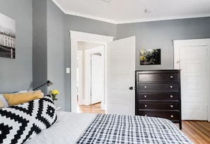 2 habitaciones, cuna de viaje, wifi gratis y ropa de cama