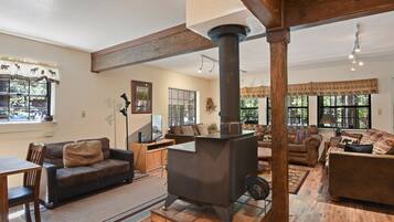 House, Multiple Beds, Kitchen | Living room | TV