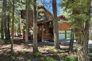 Exterior - Homewood Creekside Cabin (Homewood)