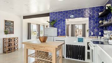 House, Multiple Beds, Pool Access, Mountain View | Private kitchen | Fridge, microwave, oven, stovetop