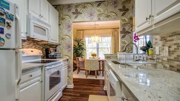 Condo, Multiple Beds, Balcony | Private kitchen | Fridge, microwave, oven, stovetop