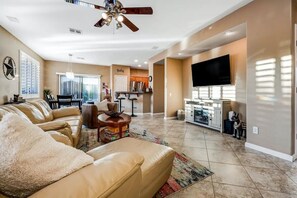 Smart TV, fireplace, DVD player, computer monitors - NEW! Cozy desert getaway with private backyard and seasonal pool! (New River)