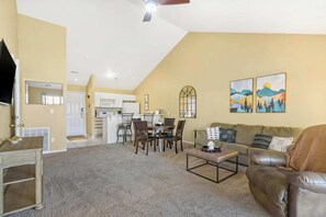 Living area - Spring Creek Escape - Balcony w/ Views (Branson)