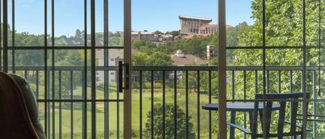 Apartment, Mehrere Betten, Balkon, Blick auf den Golfplatz (Spring Creek Escape) | Innenbereich