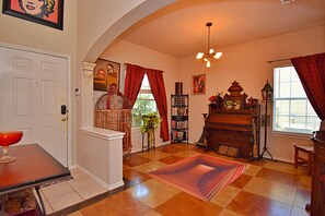 独立别墅, 多张床, 厨房 | 客厅 | 电视