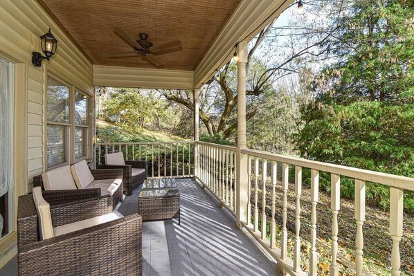 Terrace/patio - Family Asheville Mountain Retreat w/Hot Tub (Asheville)