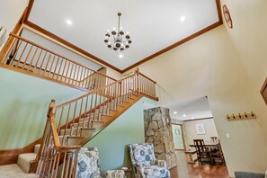 Interior - Deer Run Manor - Indoor Pool, Hot Tub & Game Room (Rockbridge)