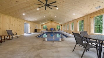 Alberca techada y alberca climatizada