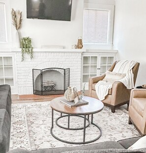 Smart-TV, DVD-Player, Bücher