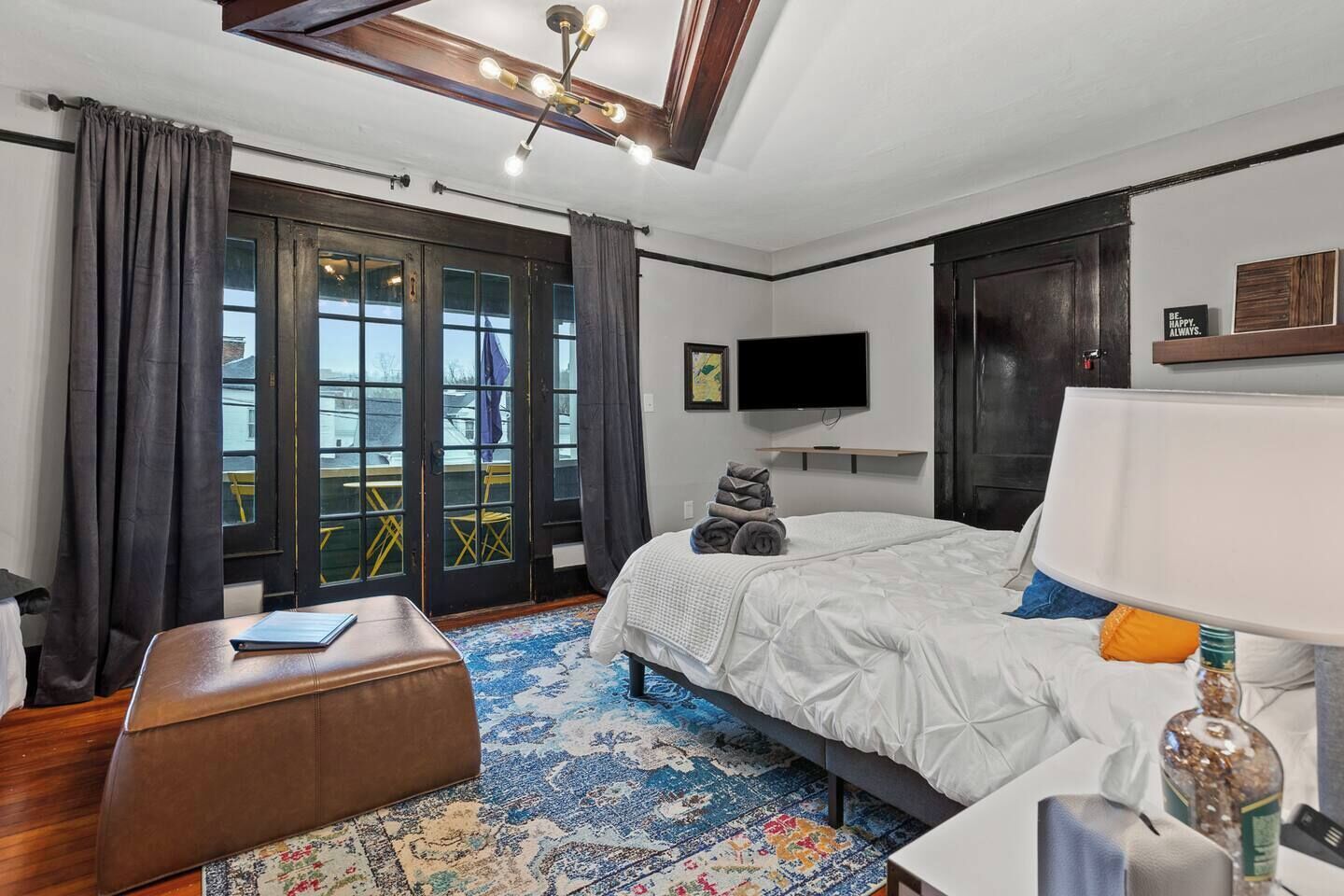 Iron/ironing board, free WiFi, bed sheets