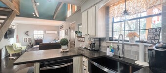 Wister Ridge Cottage • Sleeps 10 • 3 Minutes to Wister Lake!