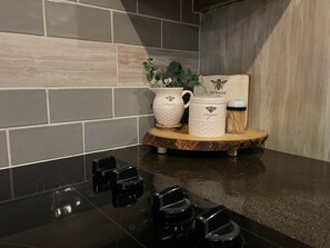 Fridge, microwave, oven, stovetop - Wister Ridge Cottage - Sleeps 10 - 3 minutes from the lake!! (Wister)