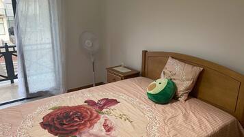 3 bedrooms, internet, bed sheets