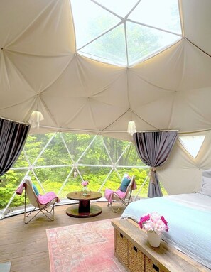 1 bedroom, bed sheets