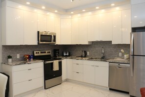 Private kitchen - Quiet Luxury 3BR Suite in Windermere Near Henday, Amenities-Long Stays Welcome! (Edmonton)