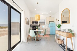 Fridge, microwave, oven, stovetop - New Listing! Outdoor Grill~Hammocks~Firepit (Joshua Tree)