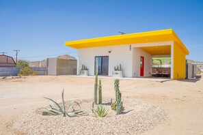 Exterior - New Listing! Outdoor Grill~Hammocks~Firepit (Joshua Tree)