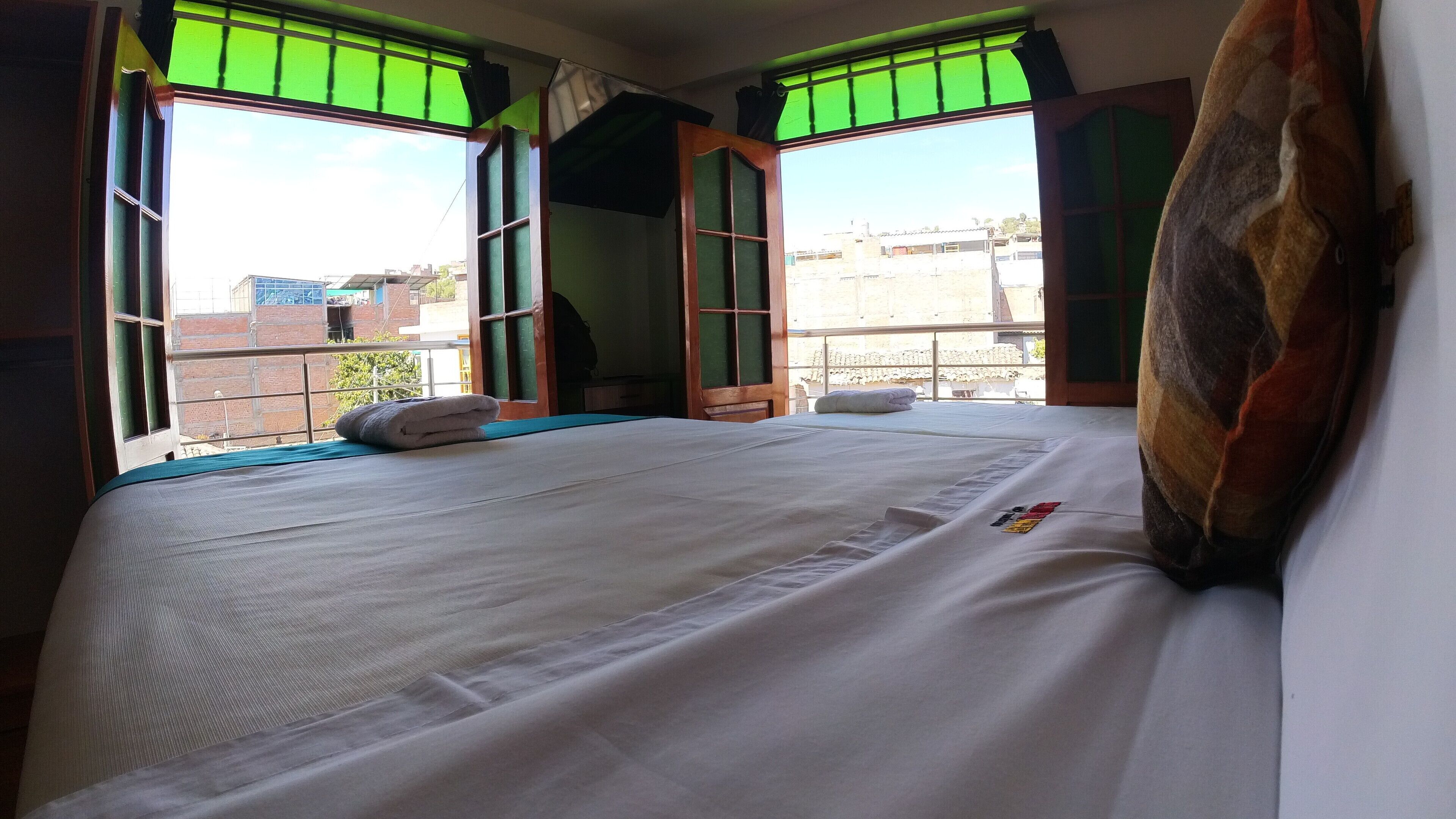 Habitación clásica con 1 cama matrimonial o 2 individuales | Wifi gratis y ropa de cama 