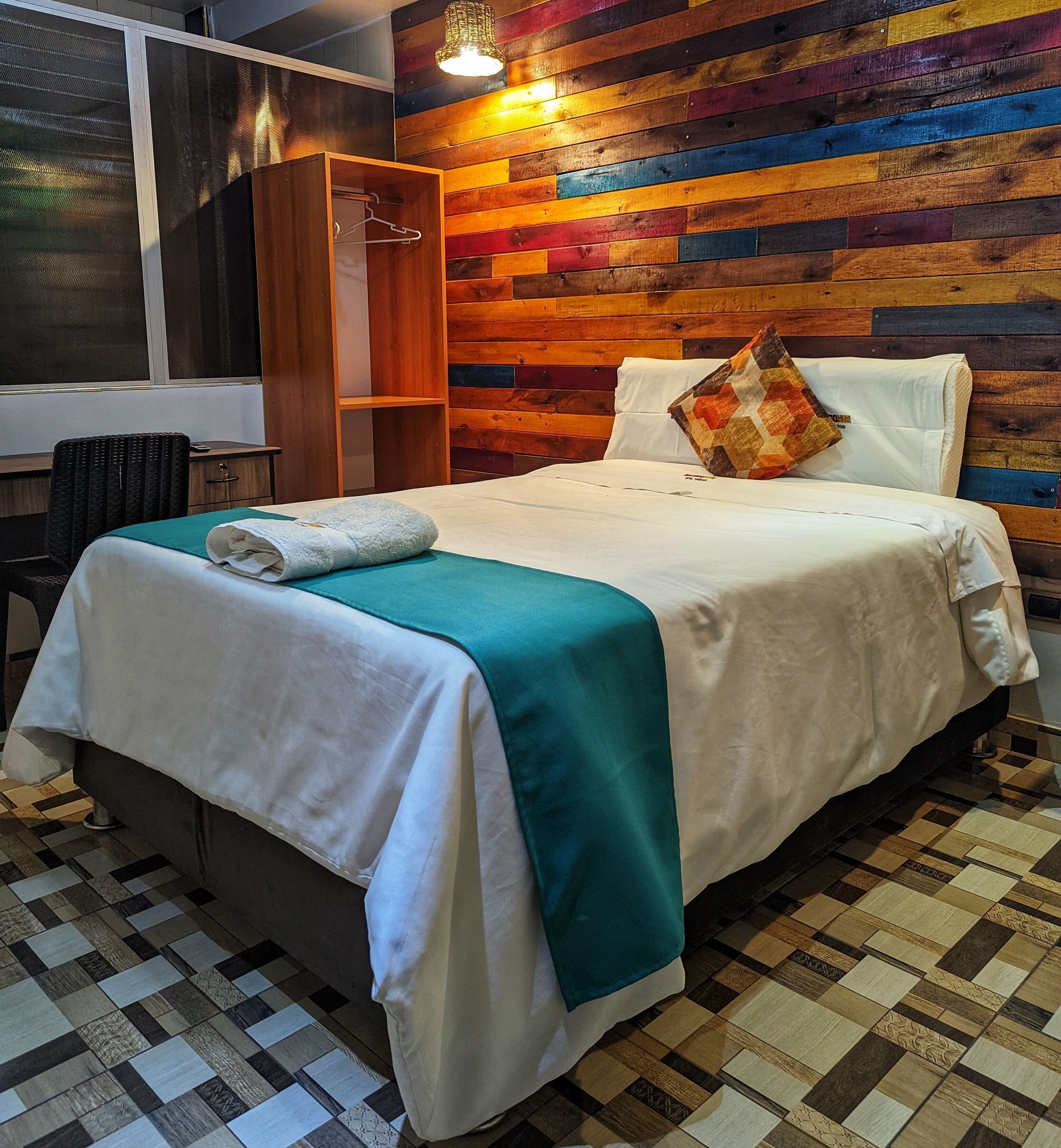 Free WiFi, bed sheets