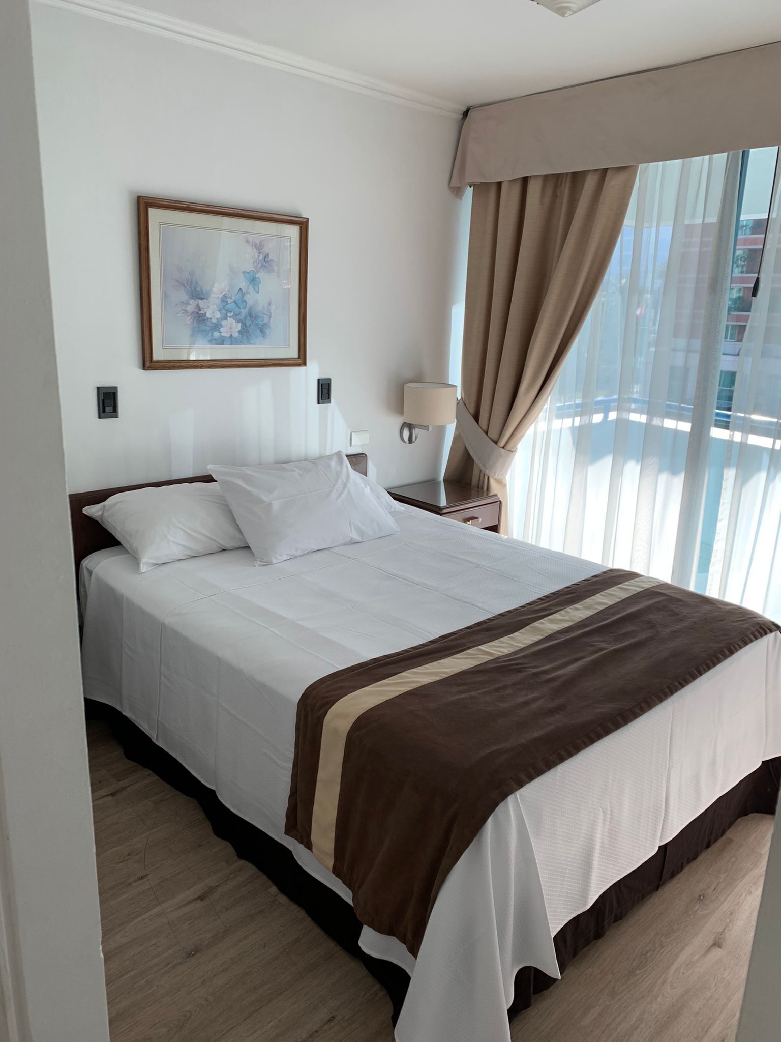 Quarto casal standard de uso individual | Frigobar, escrivaninha, ferros/tábuas de passar roupa, Wi-Fi de cortesia