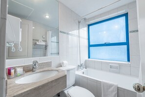Shower, towels - Apart Hotel Elite  (Santiago)