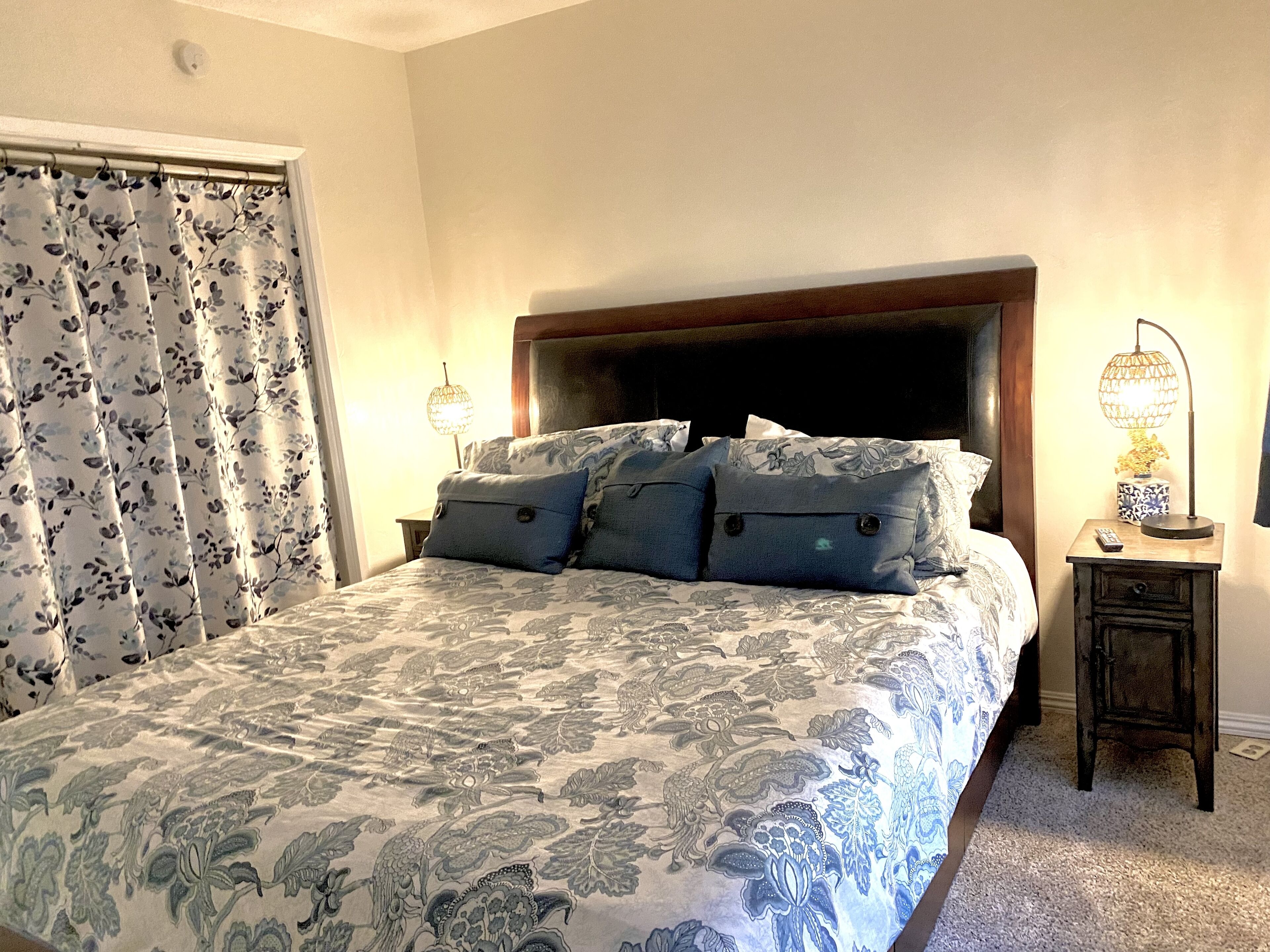 3 bedrooms, premium bedding, desk, iron/ironing board