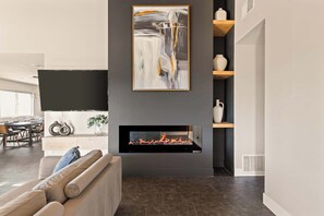 TV, fireplace, stereo, offices - Luxury Retreat (Pool/Spa/Pickleball/Golf/FirePit) (Joshua Tree)