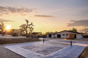 Sports court - Luxury Retreat (Pool/Spa/Pickleball/Golf/FirePit) (Joshua Tree)