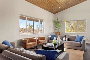 TV, fireplace, stereo, offices - Luxury Retreat (Pool/Spa/Pickleball/Golf/FirePit) (Joshua Tree)