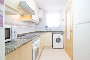 Refrigerador, microondas, horno, cafetera/tetera