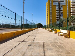 المنطقة المحيطة بالمنشأة