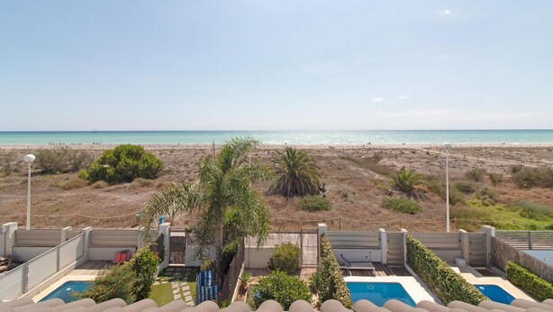 Unclassified image, 1 of 37, button - Global Vacacional: Front line beach townhouse with sea views (Sagunto)
