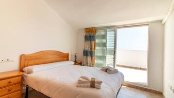 3 slaapkamers, een strijkplank/strijkijzer, beddengoed