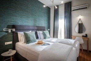 4 makuuhuonetta, työpöytä, äänieristys, silitysrauta/-lauta