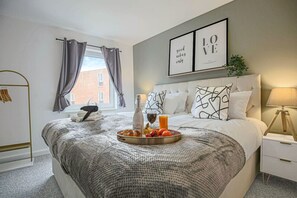 2 bedrooms, desk, iron/ironing board, travel crib