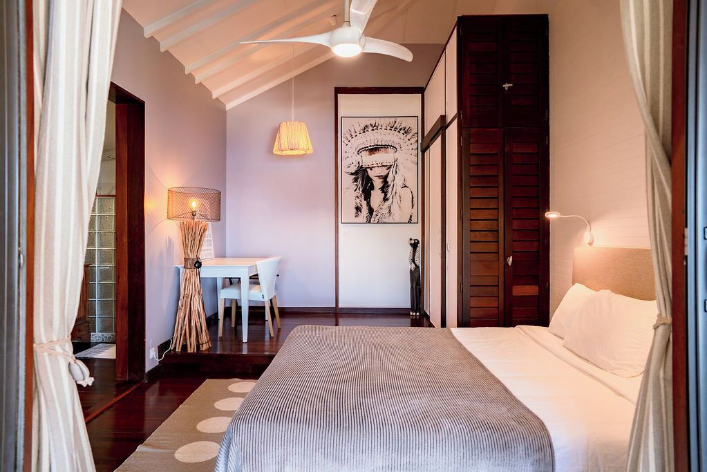 2 chambres, coffre-fort, bureau, fer et planche à repasser