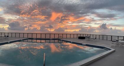 Charming Beachfront retreat with a spectacular sunrise views