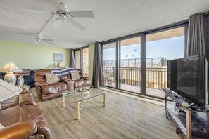 Smart-TV og stereoanlegg