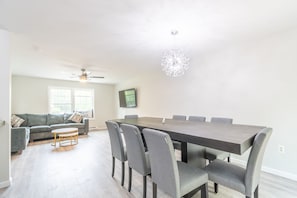 Dining - Luxurious 6 bedroom modern retreat with a private trail (Tobyhanna)