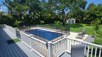 Alberca al aire libre y alberca climatizada