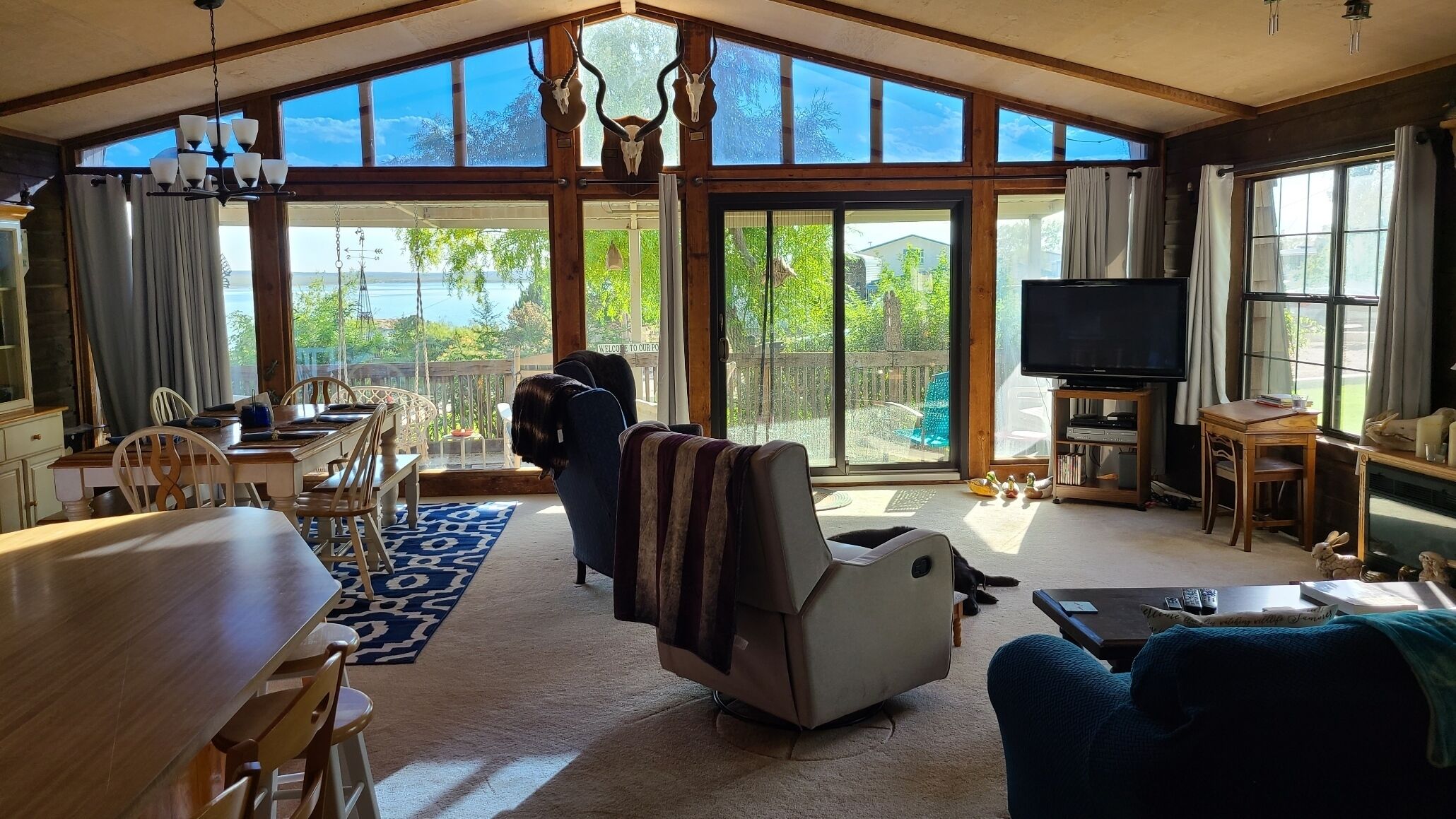 TV connectée, jeux vidéo, livres