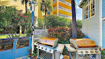 Condo, 2 Twin Beds (Beach Palms 413 Beautiful Beachfront ) | Property grounds