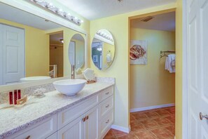 Bathroom - Beach Palms 413 Beautiful Beachfront Condo, Family Friendly! (Indian Shores)