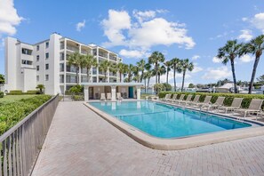Apartamento, 2 camas individuales (Blind Pass Lagoon Unit 404 Boat Frien) | Piscina | Una piscina climatizada